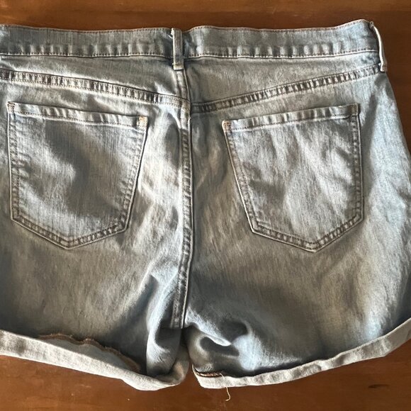 Old Navy Fitted Jean Shorts Women’s Size 14 Regular Stretch‎ Medium Wash Blue - Picture 3 of 8